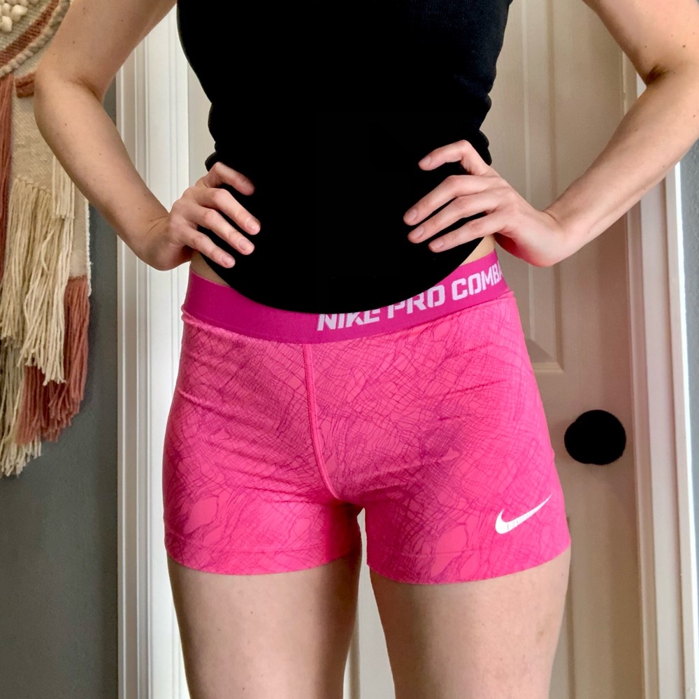 Women’s NIKE pink spandex shorts size medium